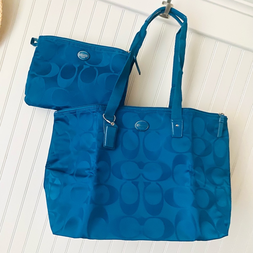 New Travel Coach Signature Nylon Packable Weekender Tote w/ Pouch Pocket in Blue